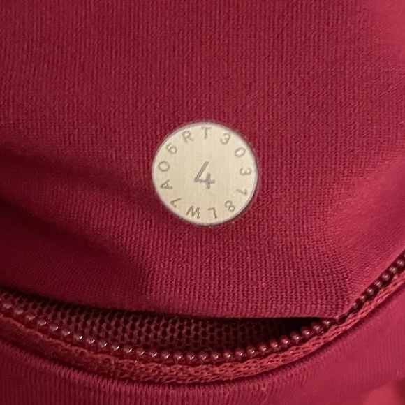 Lululemon Speed up Short 2.5” (Size 4) Dark Red - Picture 4 of 6